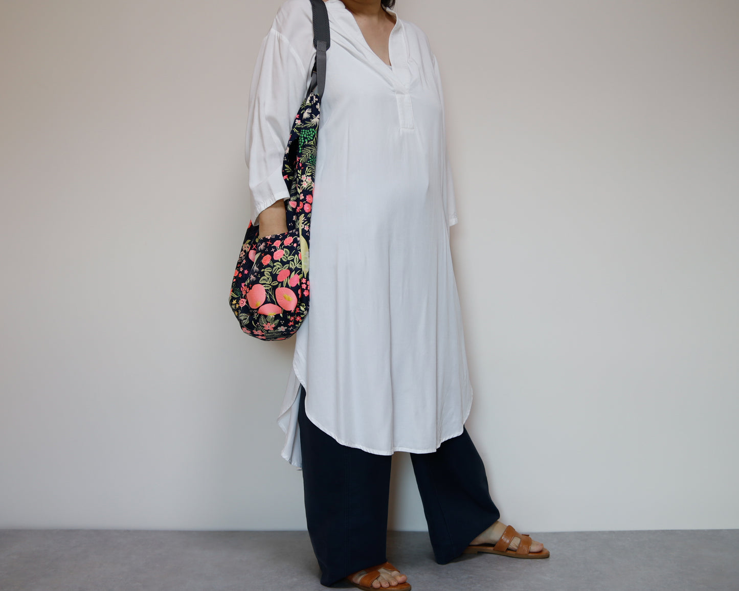 <B04A>  REGISTAR -CRAZY Tote Bag