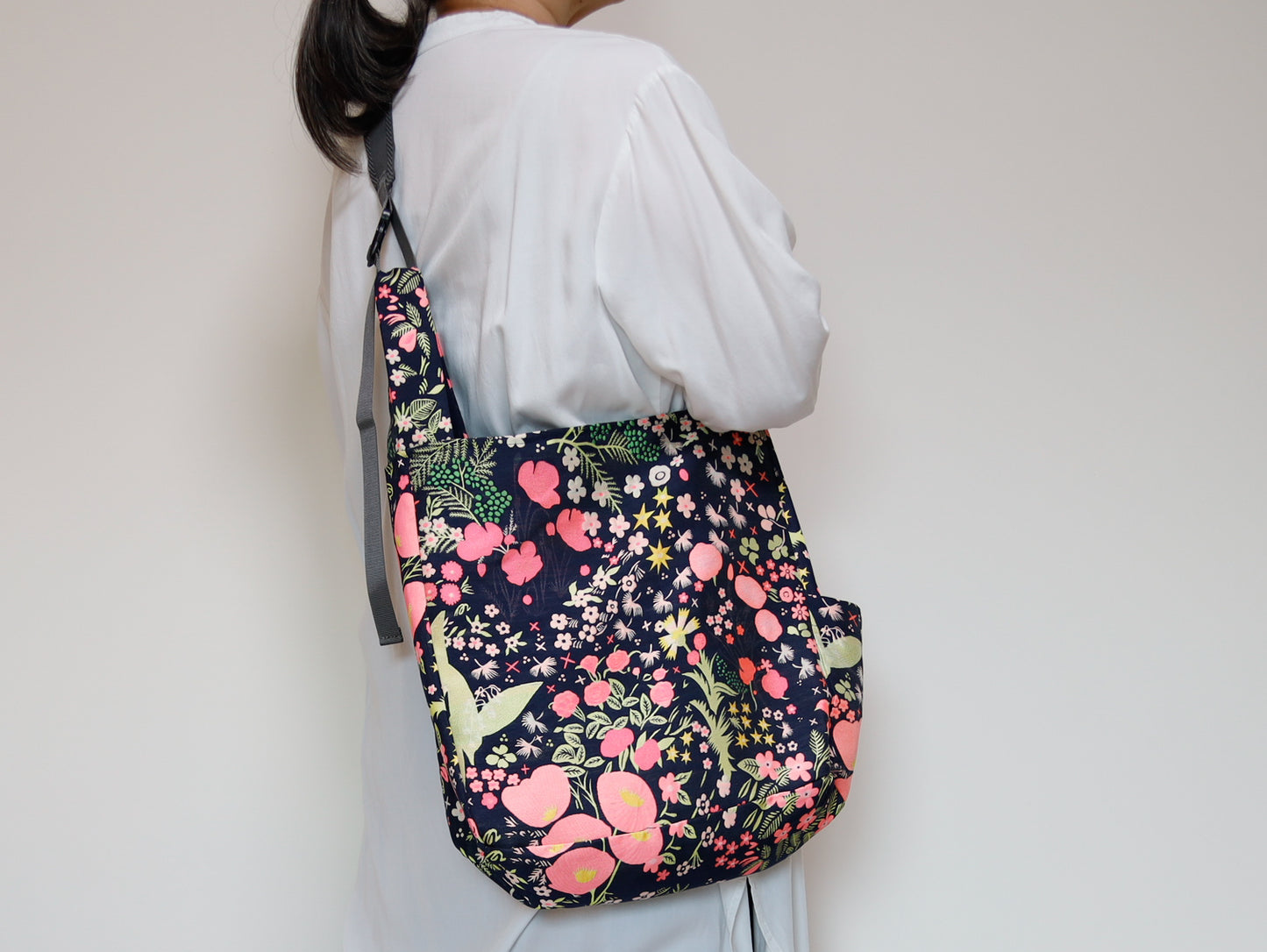 <B04A>  REGISTAR -CRAZY Tote Bag