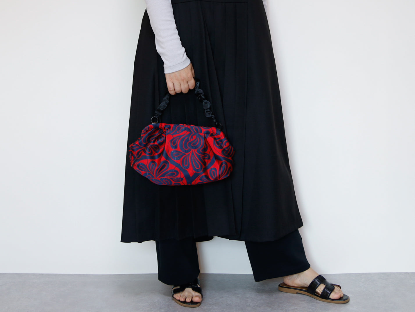 <B10C> COVENT GAEDEN RED CLUTCH BAG