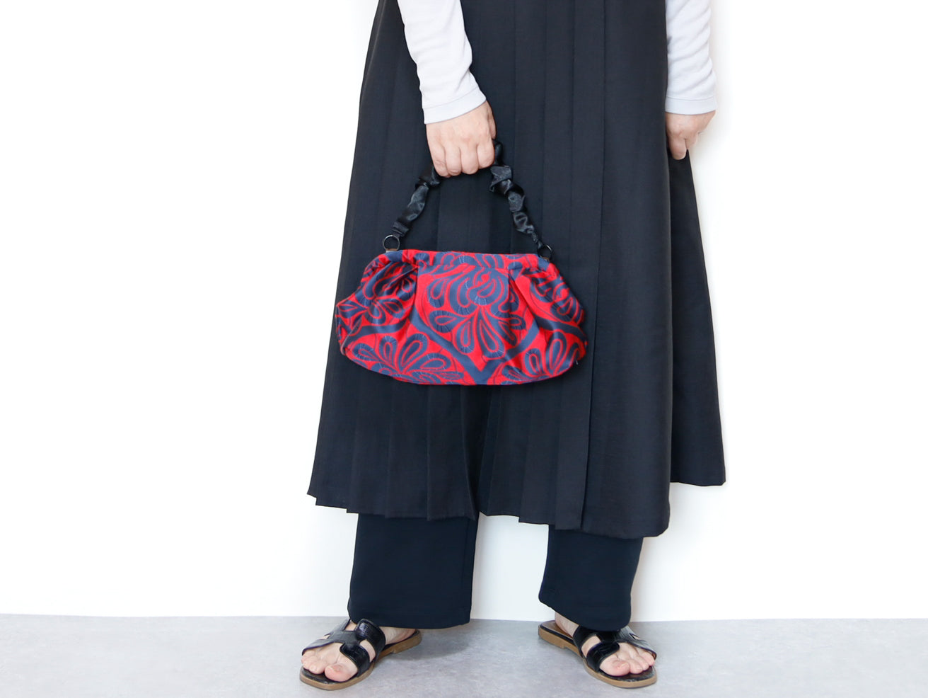 <B10C> COVENT GAEDEN RED CLUTCH BAG