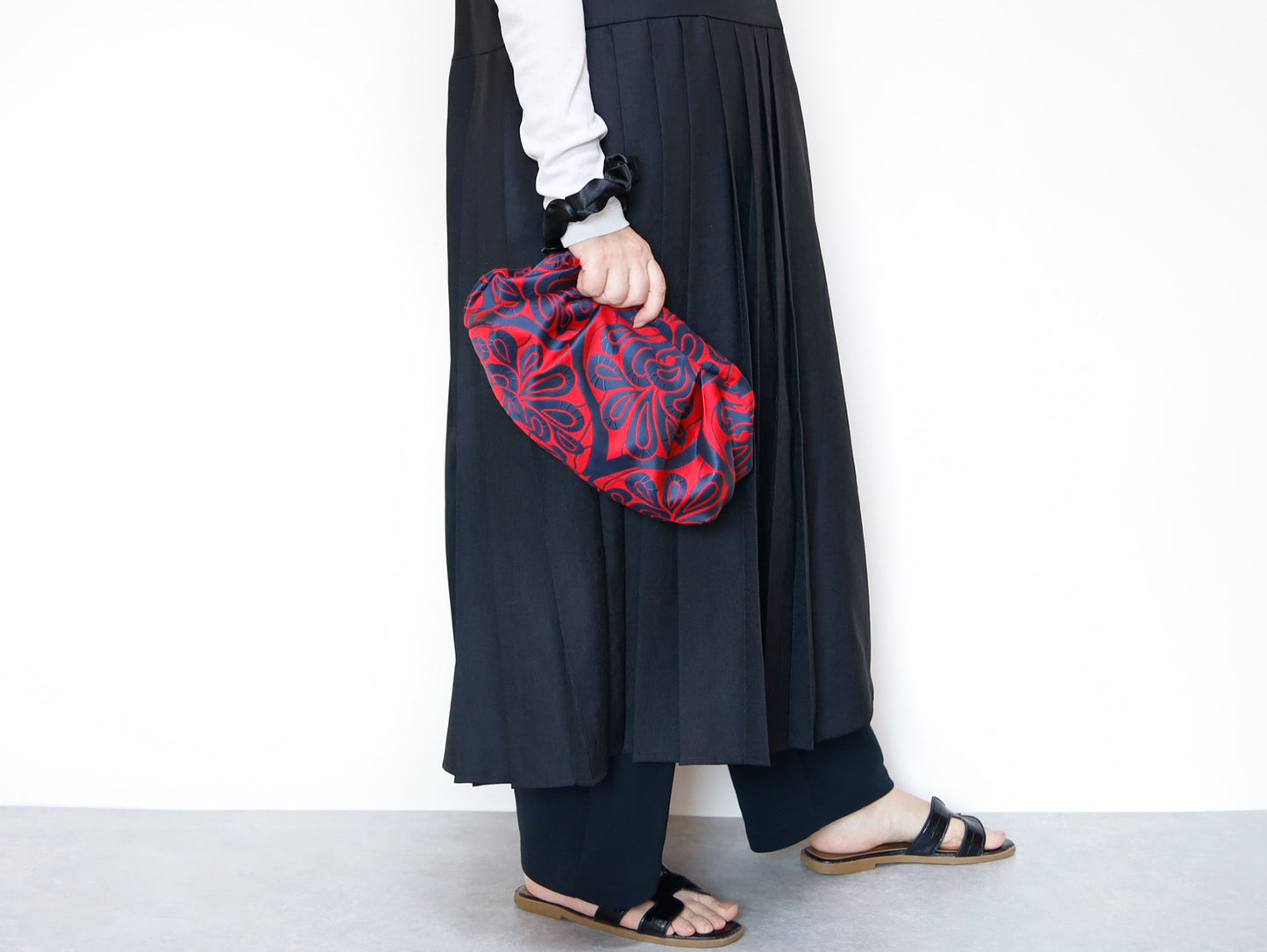 <B10C> COVENT GAEDEN RED CLUTCH BAG