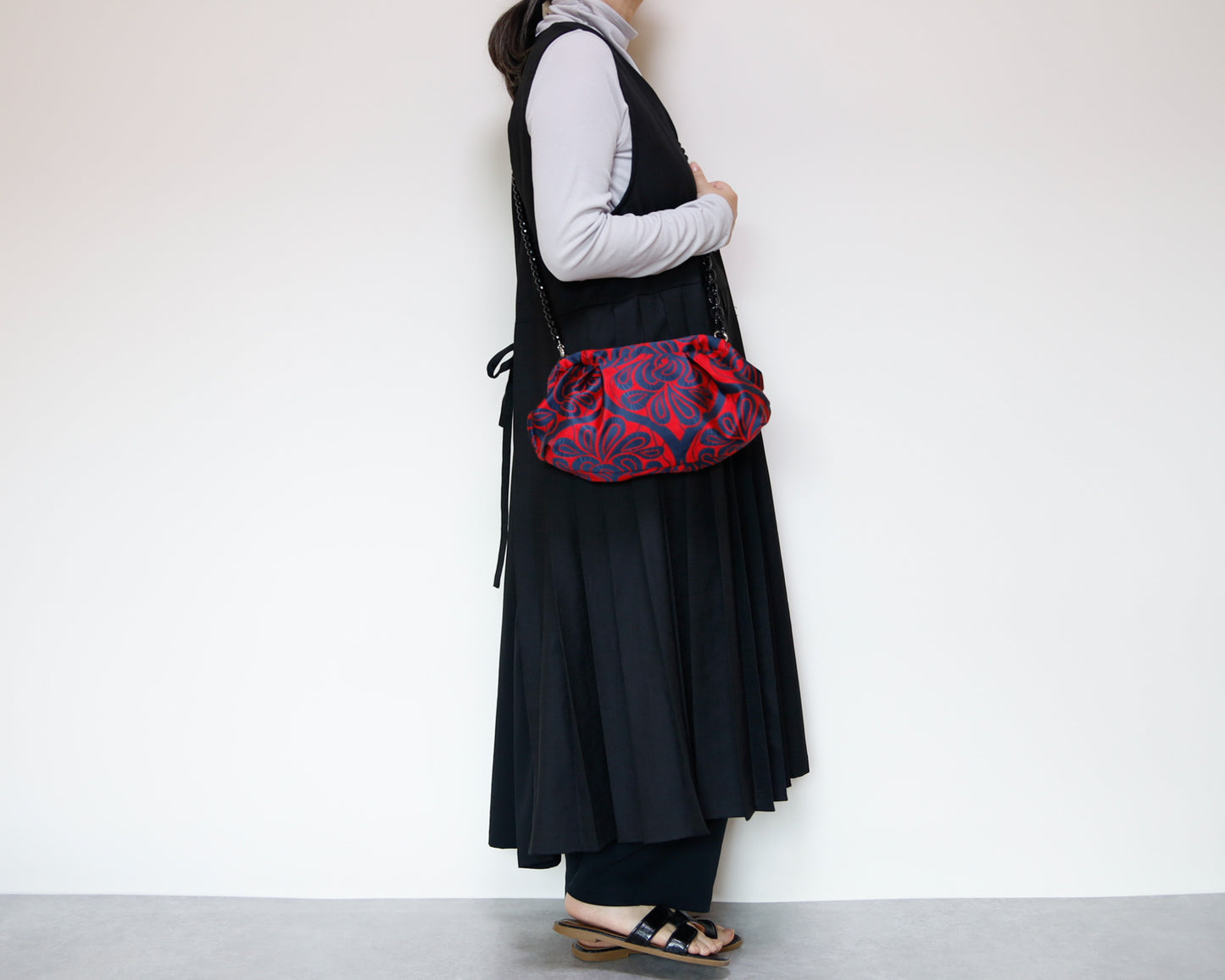 <B10C> COVENT GAEDEN RED CLUTCH BAG