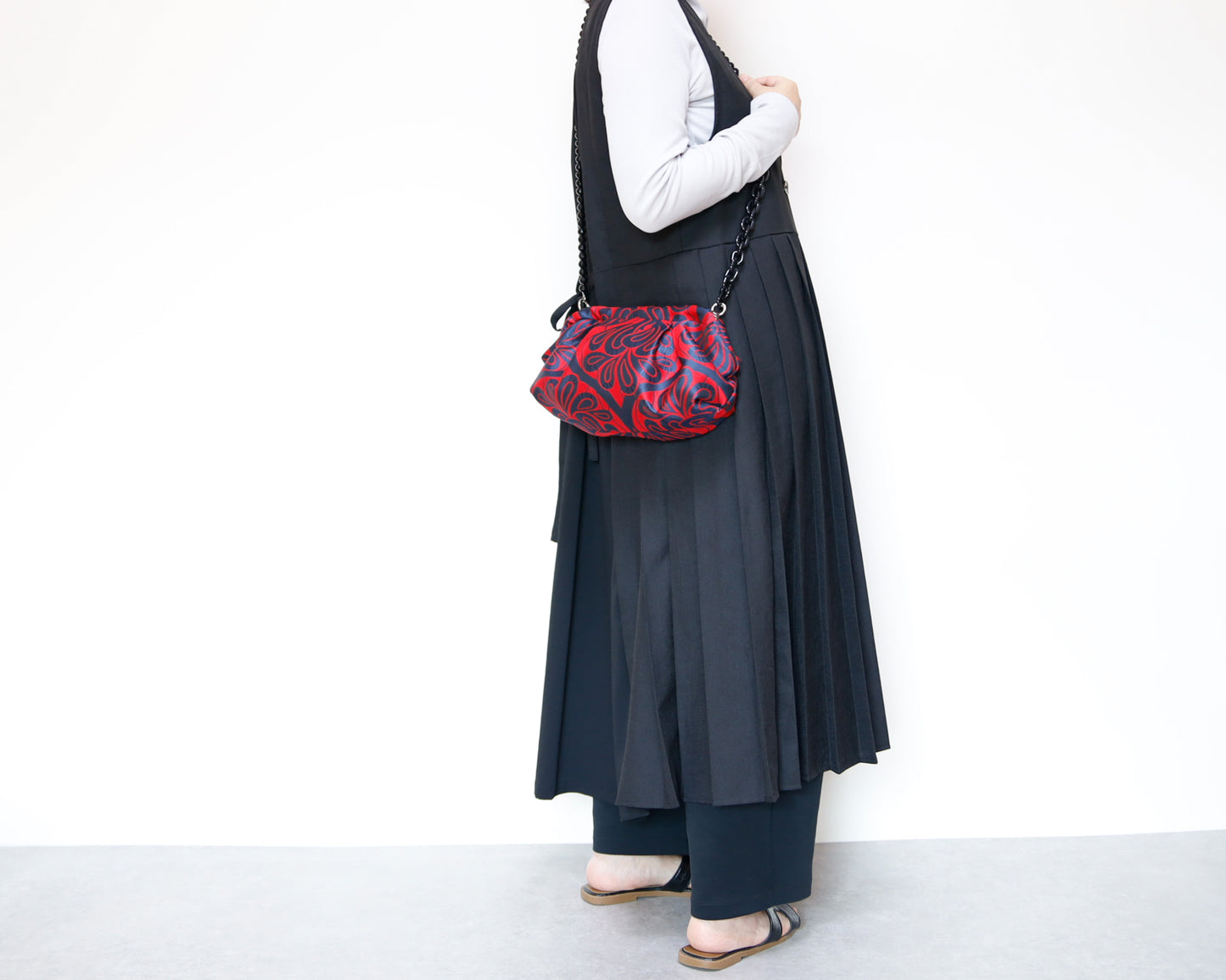 <B10C> COVENT GAEDEN RED CLUTCH BAG