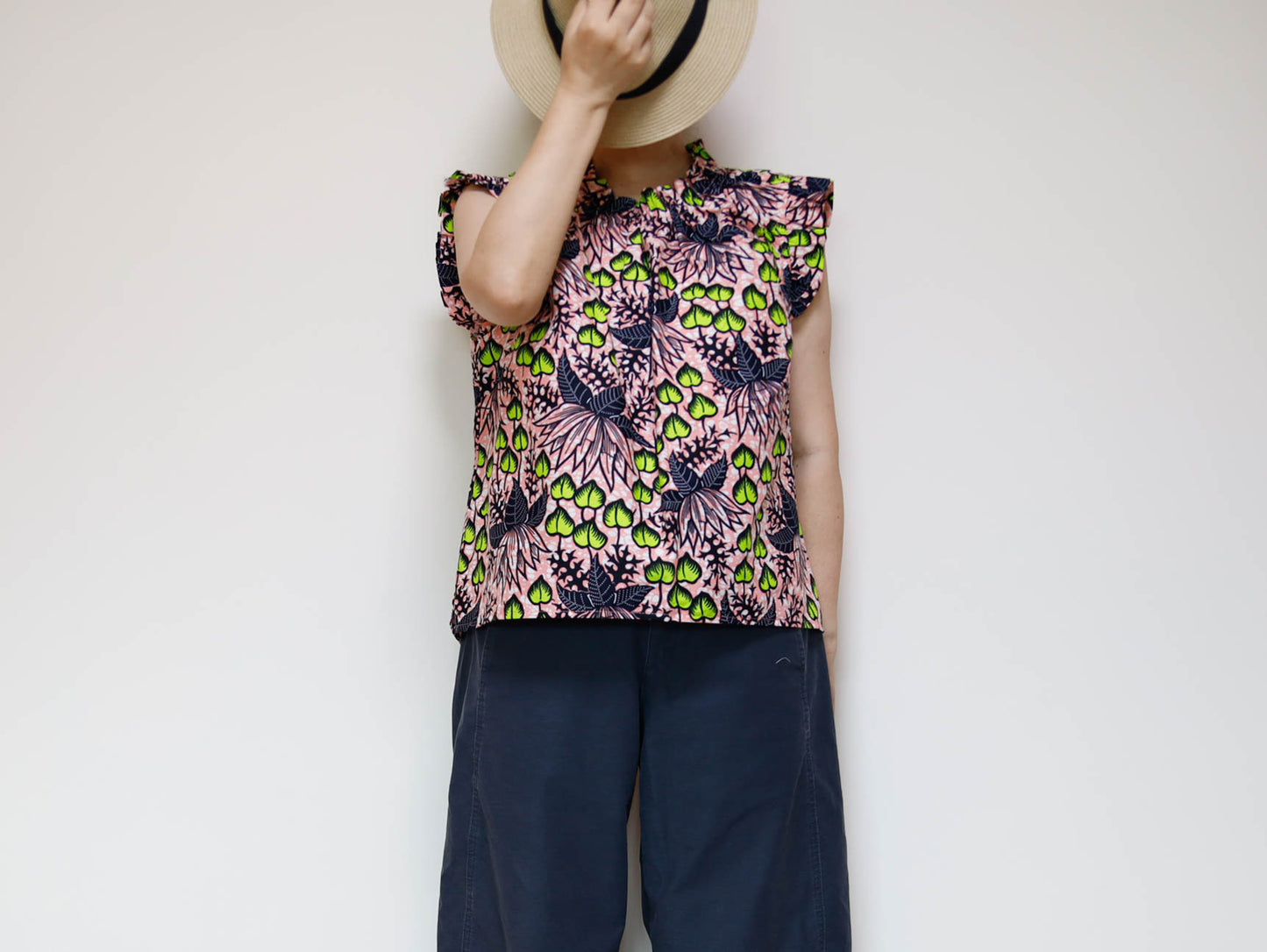 <T41J-001>  African Print Ruffle Top  Elegant Ruffles That Brighten Your Look in a Relaxed M-L Size