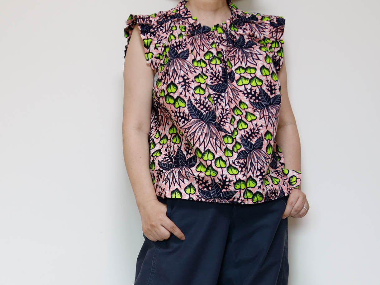 <T41J-001>  African Print Ruffle Top  Elegant Ruffles That Brighten Your Look in a Relaxed M-L Size