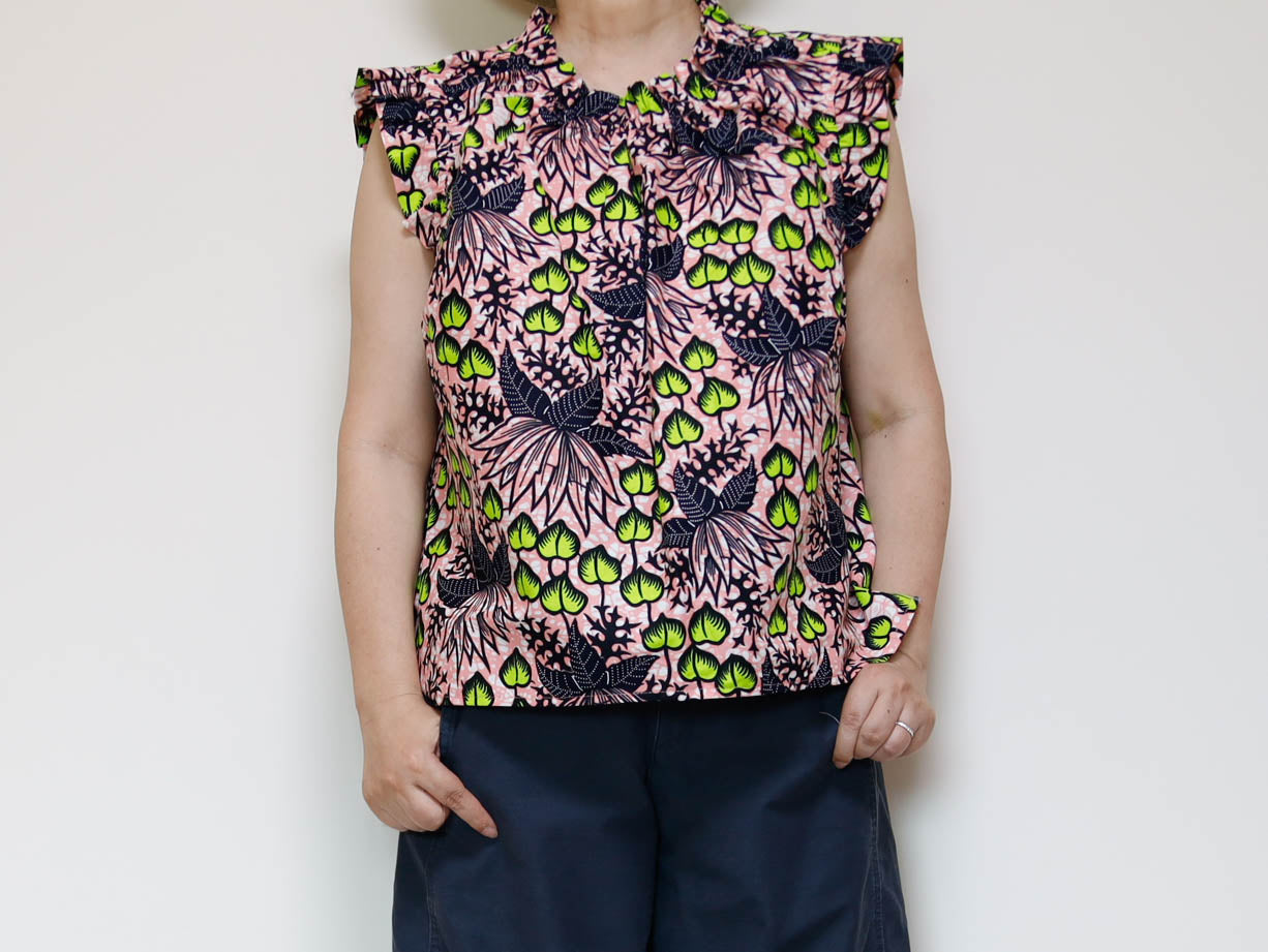<T41J-001>  African Print Ruffle Top  Elegant Ruffles That Brighten Your Look in a Relaxed M-L Size