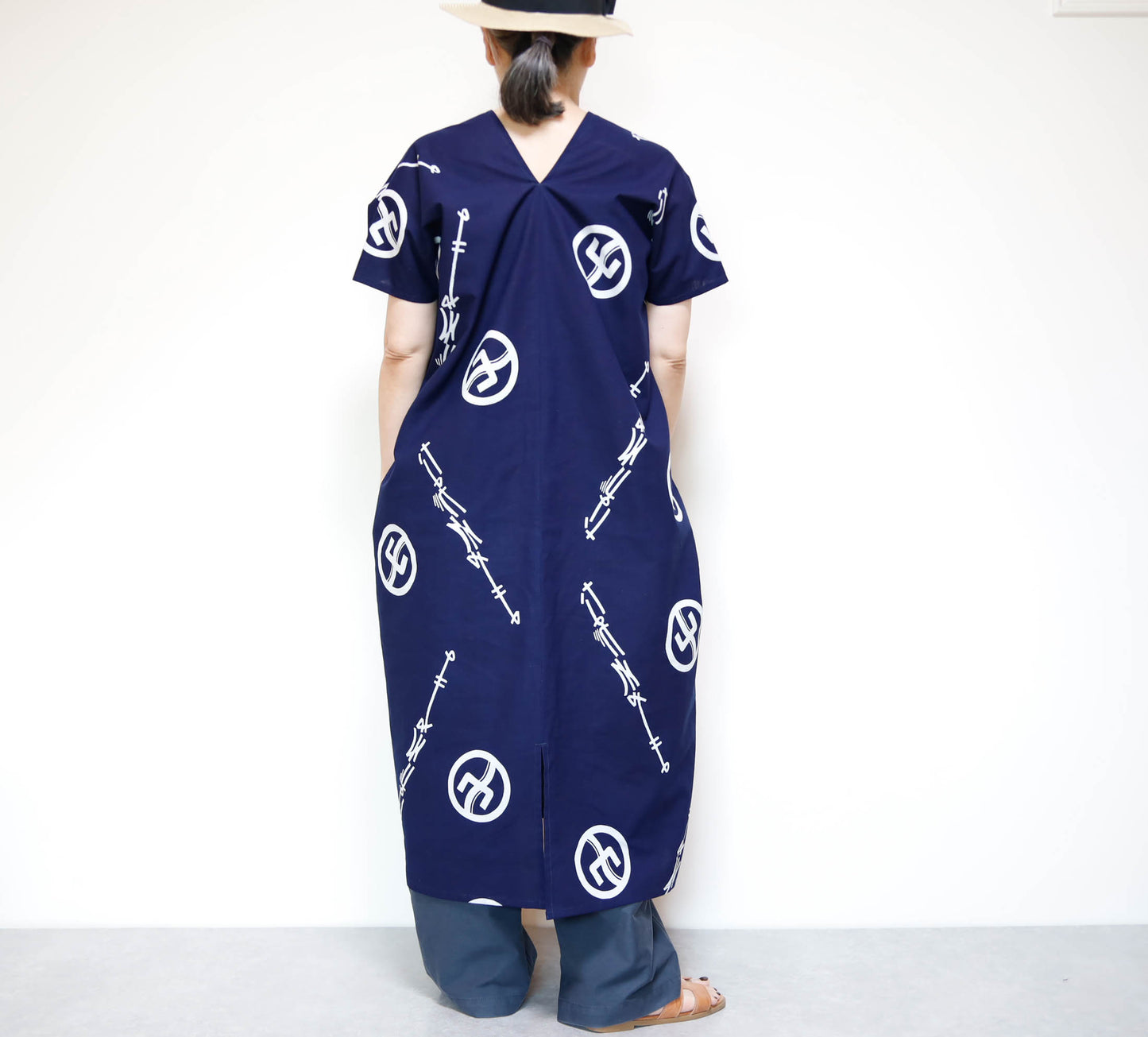 <D13-004> OKINAWA スクエアドレス