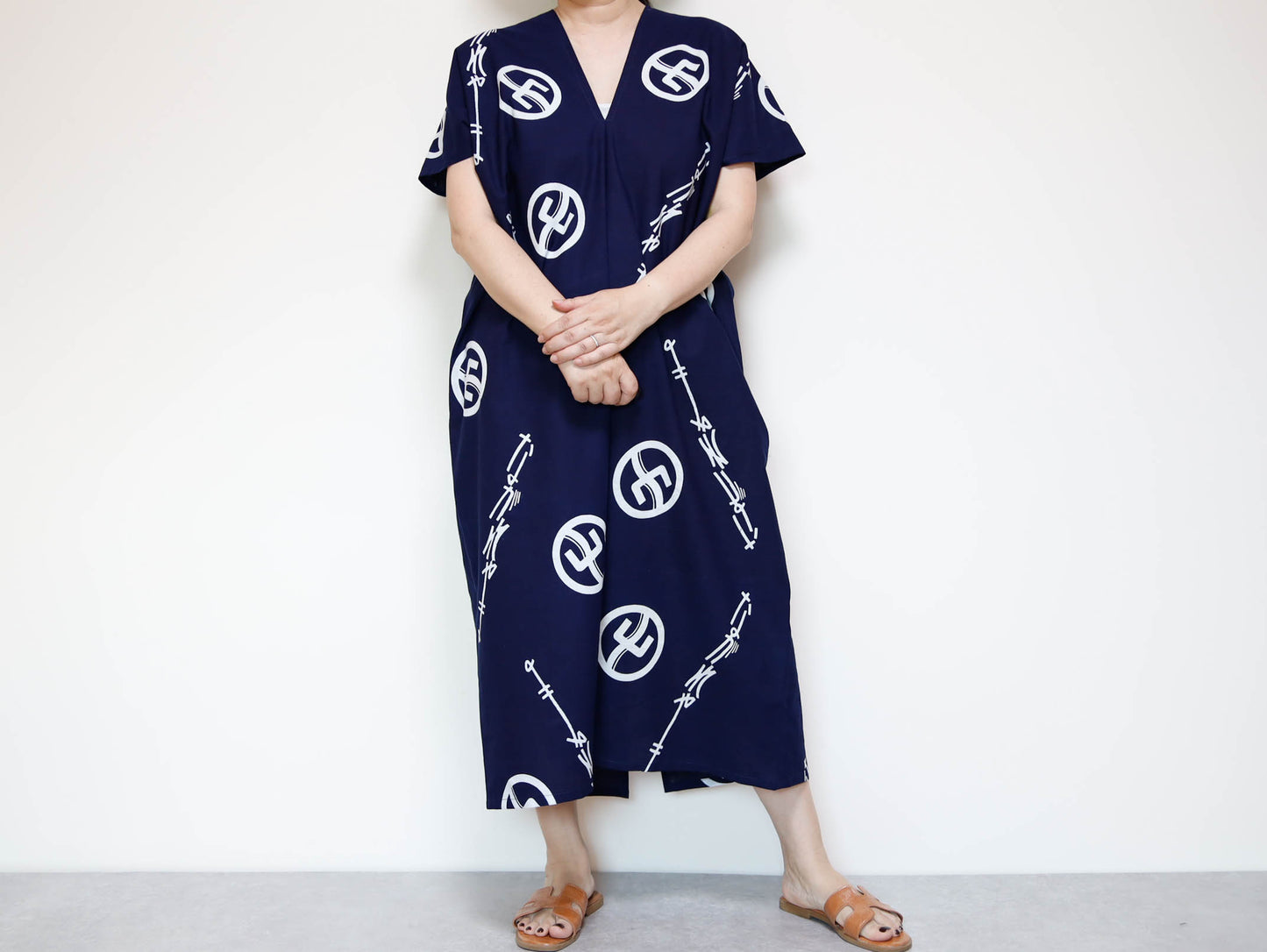 <D13-004> OKINAWA スクエアドレス