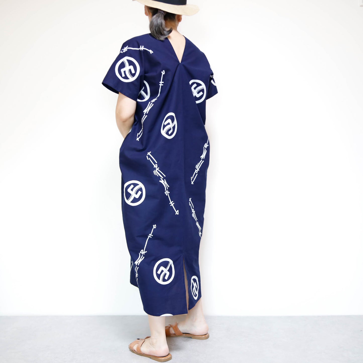 <D13-004> OKINAWA スクエアドレス