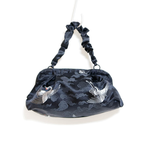 <B10CK> DIM SUM CLUTCH BAG  BLACK WITH CRANE