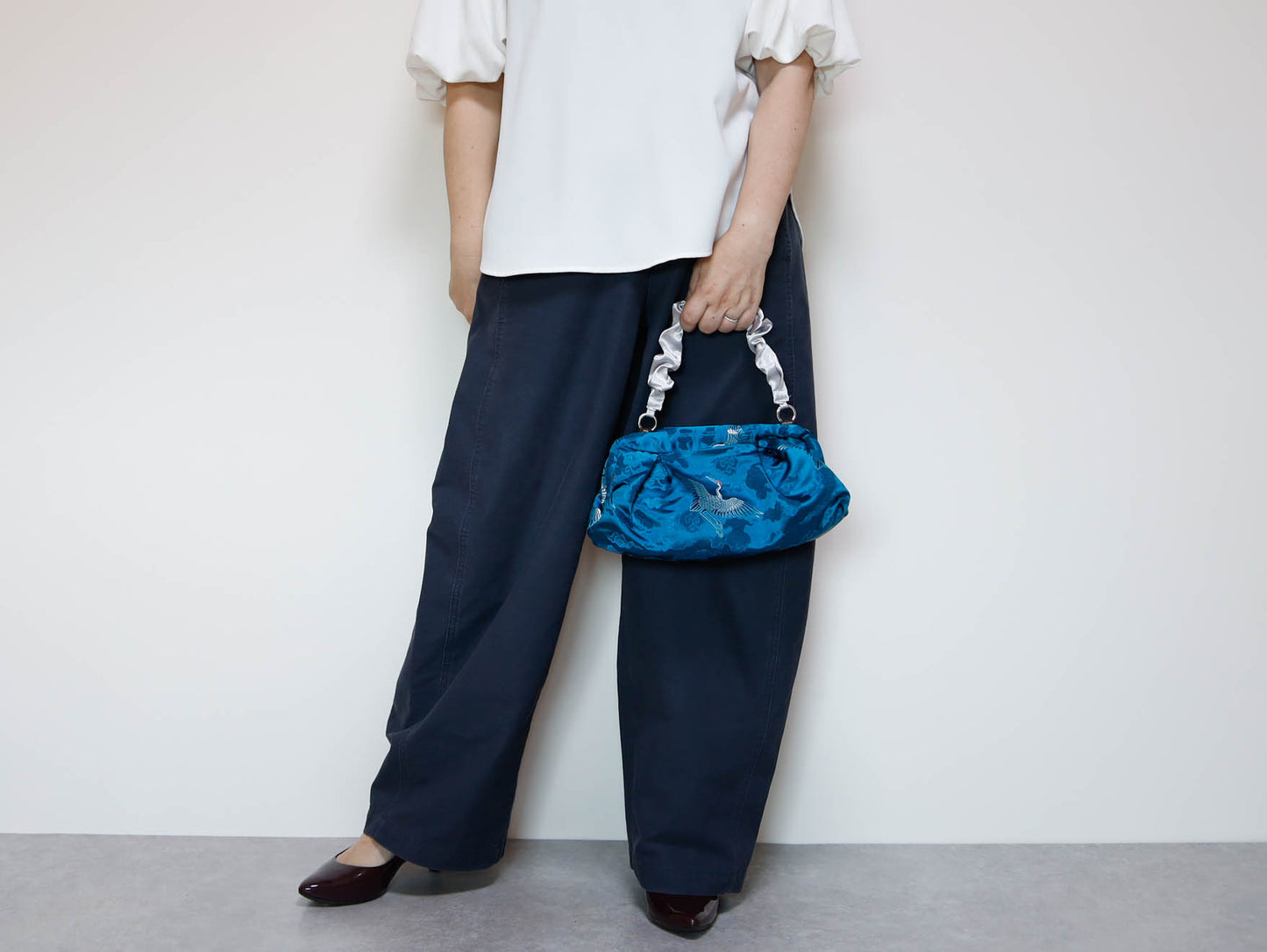 <B10CC> DIM SUM CLUTCH BAG  CYAN WITH CRANE