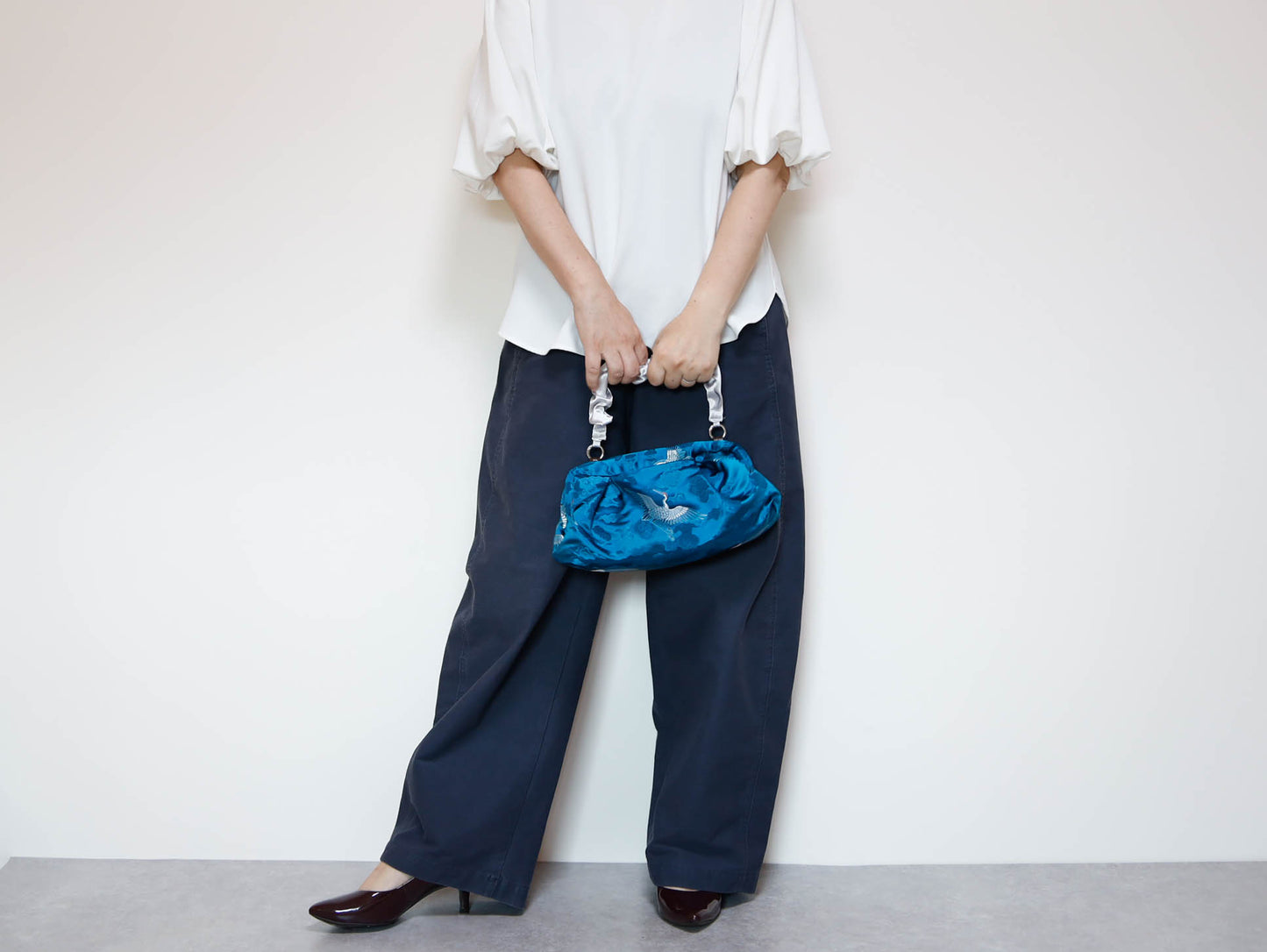 <B10CC> DIM SUM CLUTCH BAG  CYAN WITH CRANE