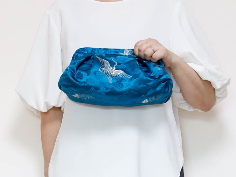 <B10CC> DIM SUM CLUTCH BAG  CYAN WITH CRANE
