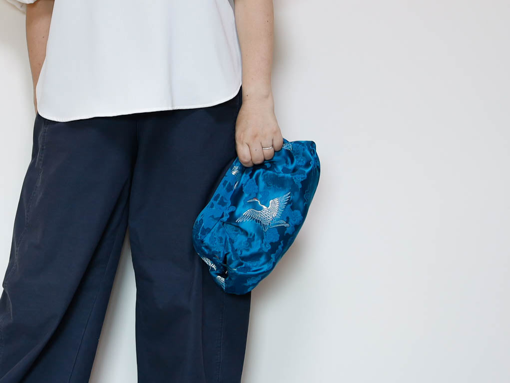 <B10CC> DIM SUM CLUTCH BAG  CYAN WITH CRANE