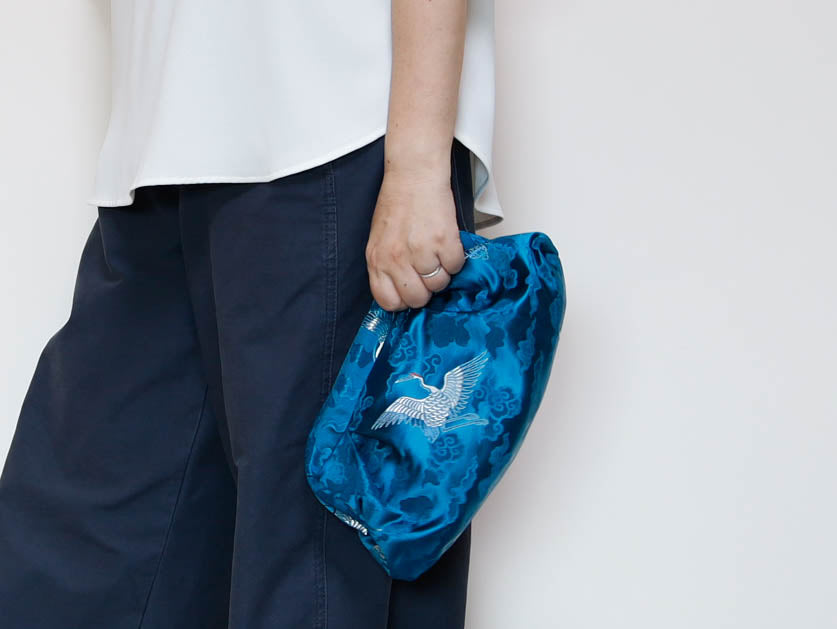 <B10CC> DIM SUM CLUTCH BAG  CYAN WITH CRANE