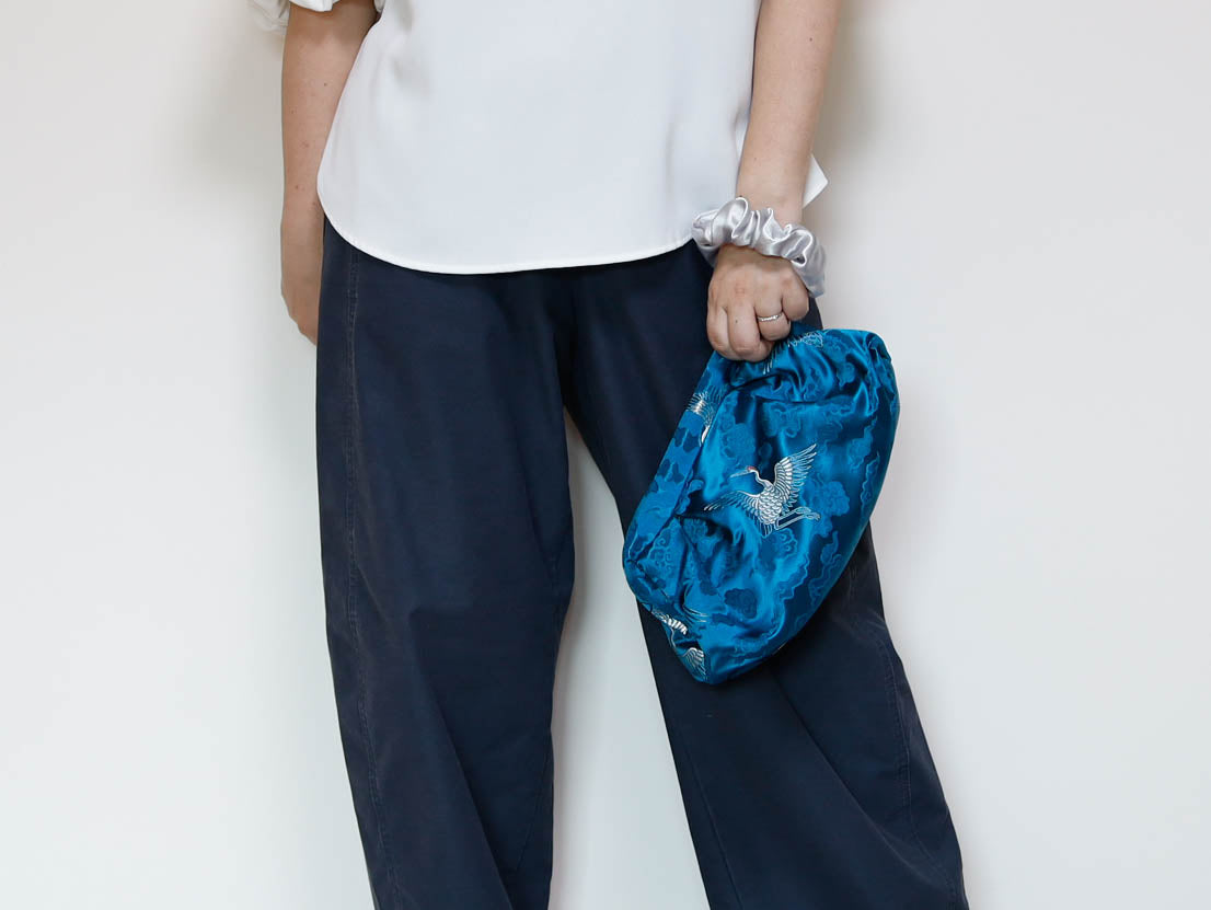 <B10CC> DIM SUM CLUTCH BAG  CYAN WITH CRANE