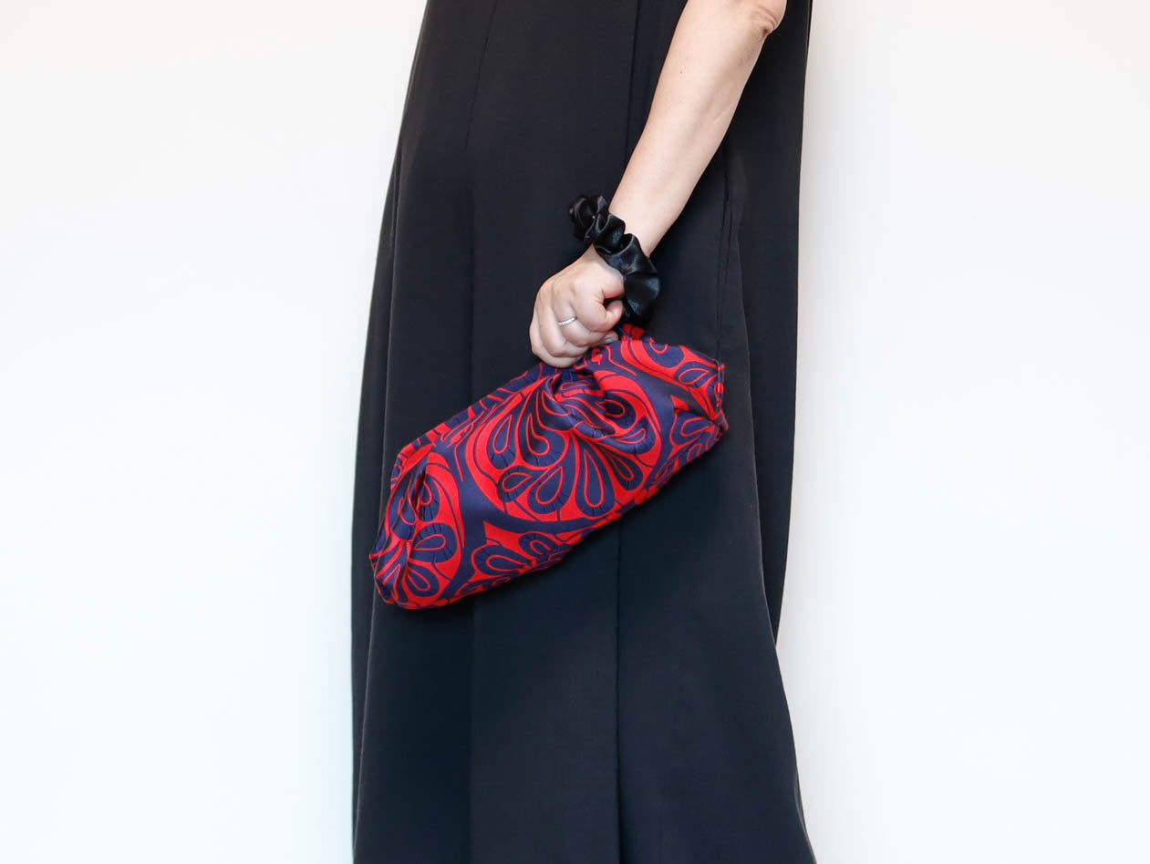 <B10C> COVENT GAEDEN RED CLUTCH BAG