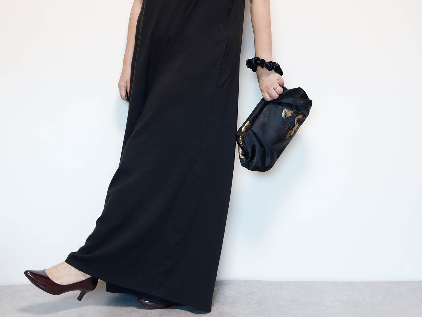 <B10P> DIM SUM CLUTCH BAG  BLACK WITH GOLD PINE TREE