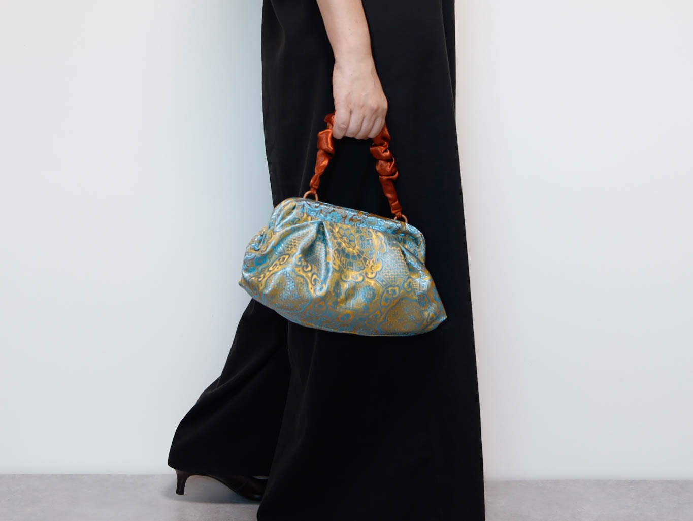<B10GC> DIM SUM CLUTCH BAG  GOLD + CYAN