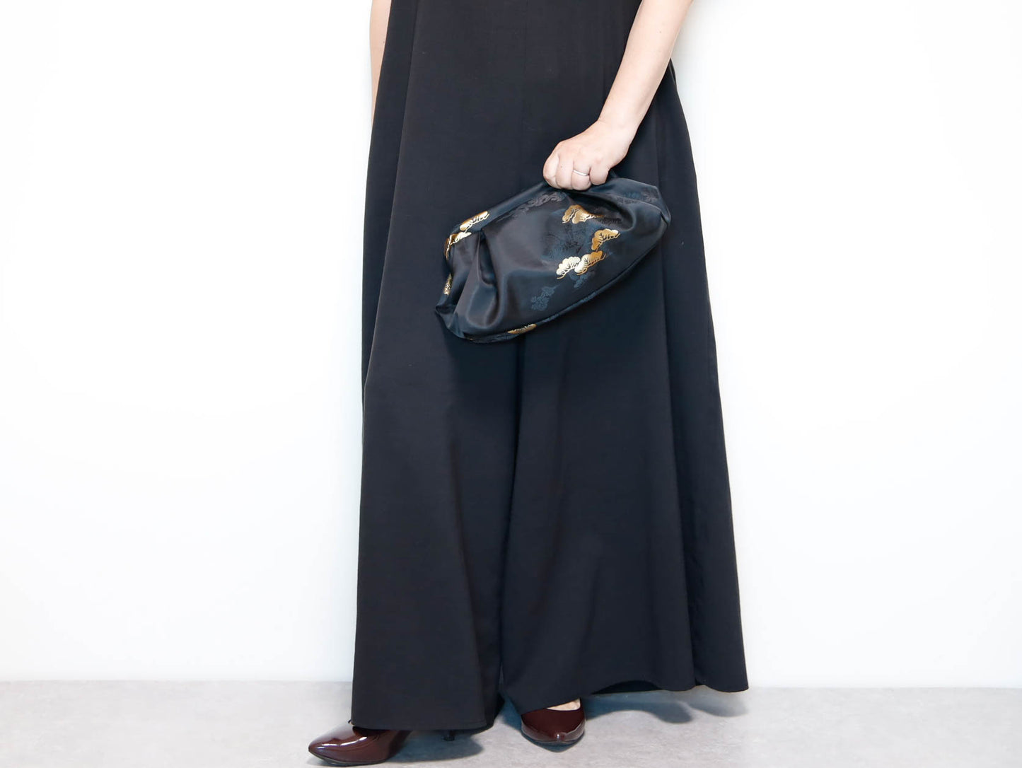 <B10P> DIM SUM CLUTCH BAG  BLACK WITH GOLD PINE TREE