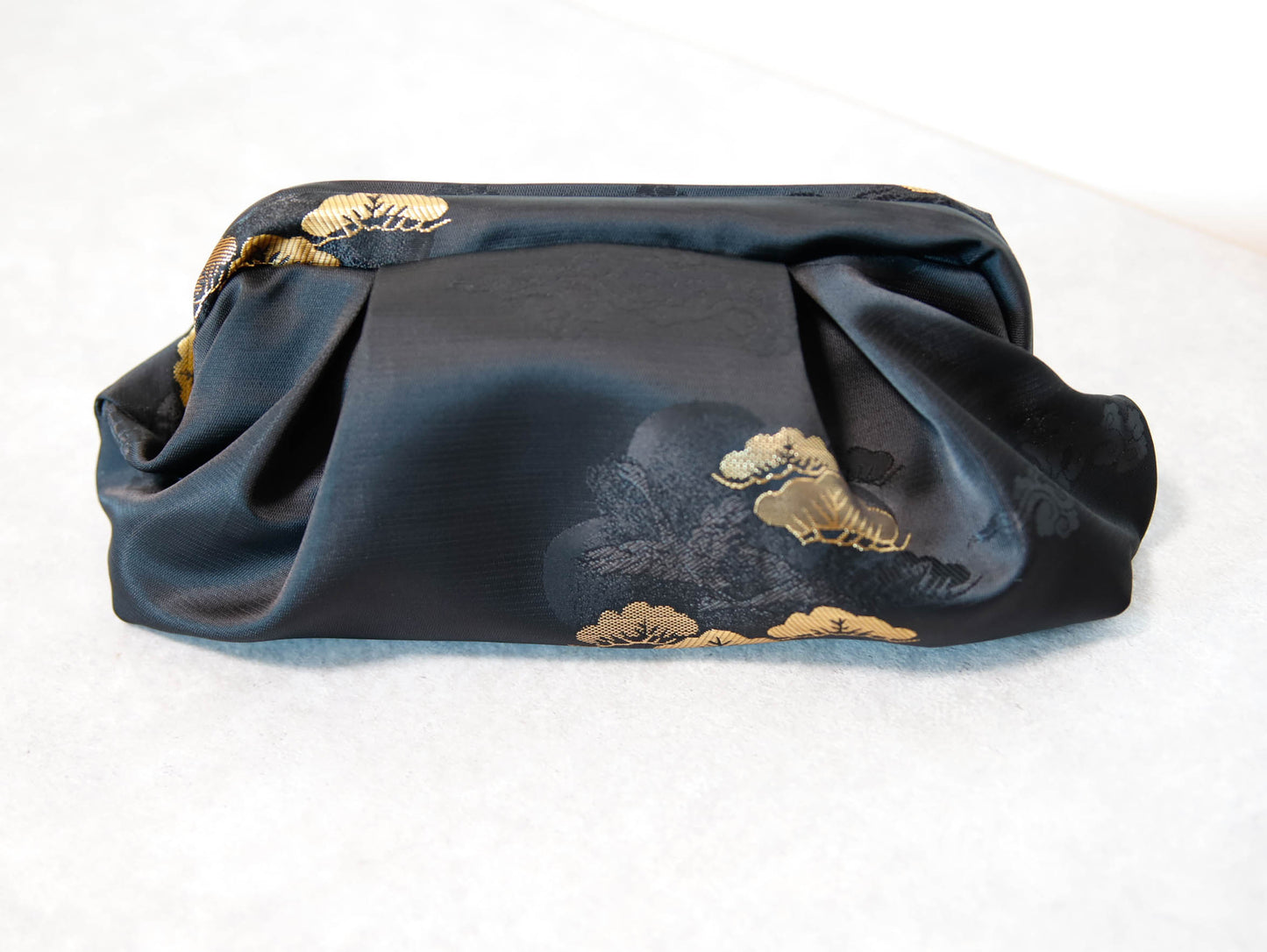<B10P> DIM SUM CLUTCH BAG  BLACK WITH GOLD PINE TREE
