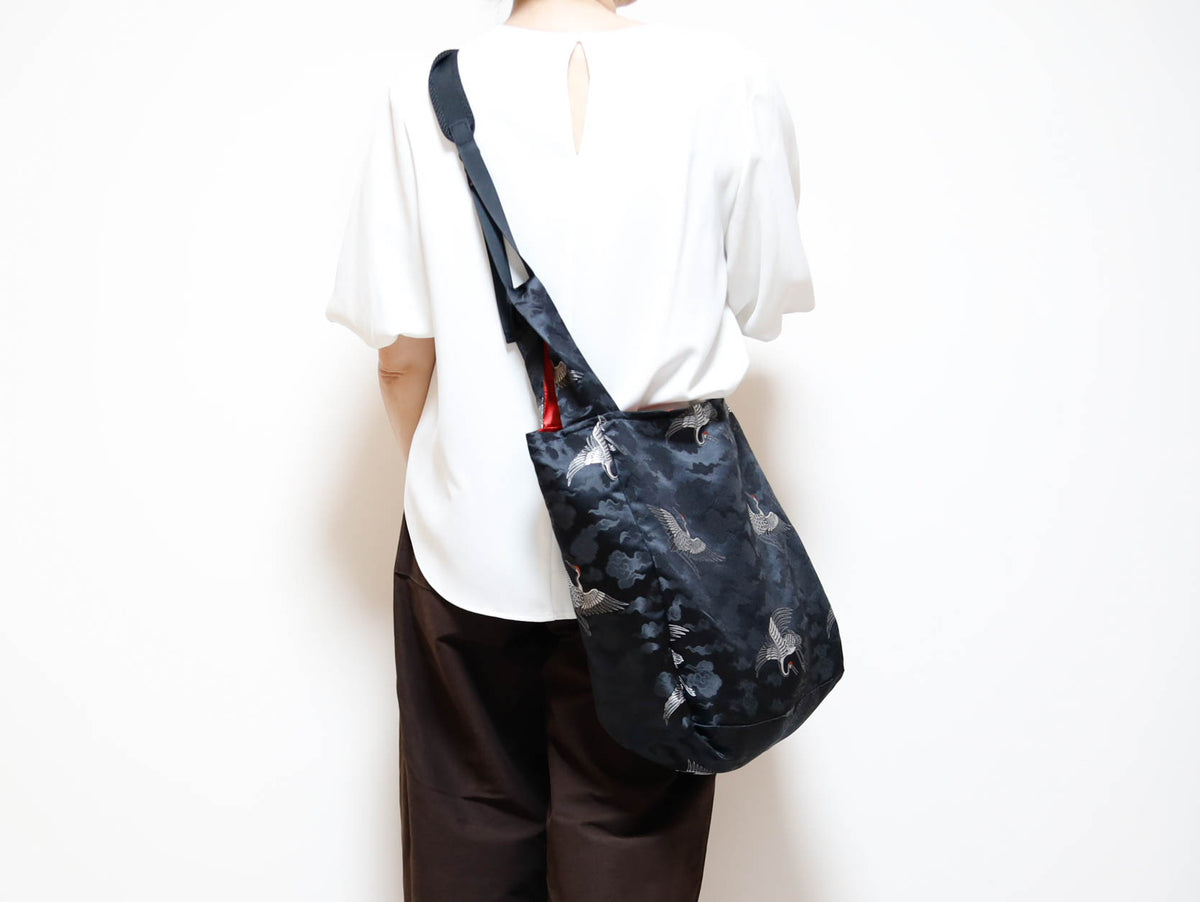 REGISTAR｜Black Crane & Cloud Marché Bag