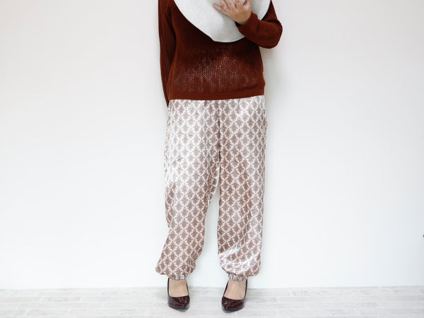 <S23-004> SATIN PRINTED Trousers