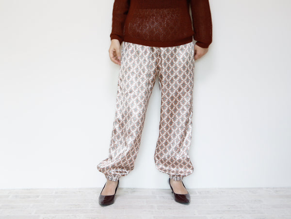 <S23-004> SATIN PRINTED Trousers