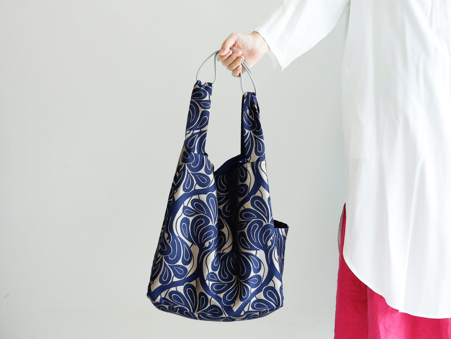 <B04CG>  REGISTAR -COVENT GARDEN  GRAY Tote Bag