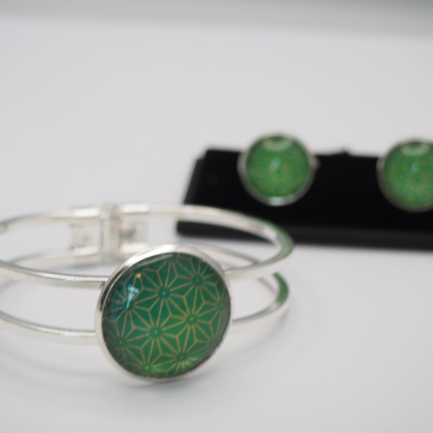 FV17A18-011> BRACELET