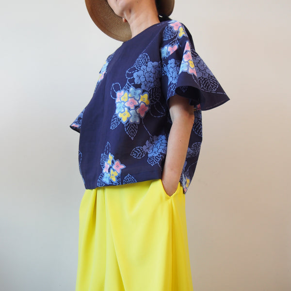 <RS18T12-002> OKINAWA Top Bell shaped Sleeves