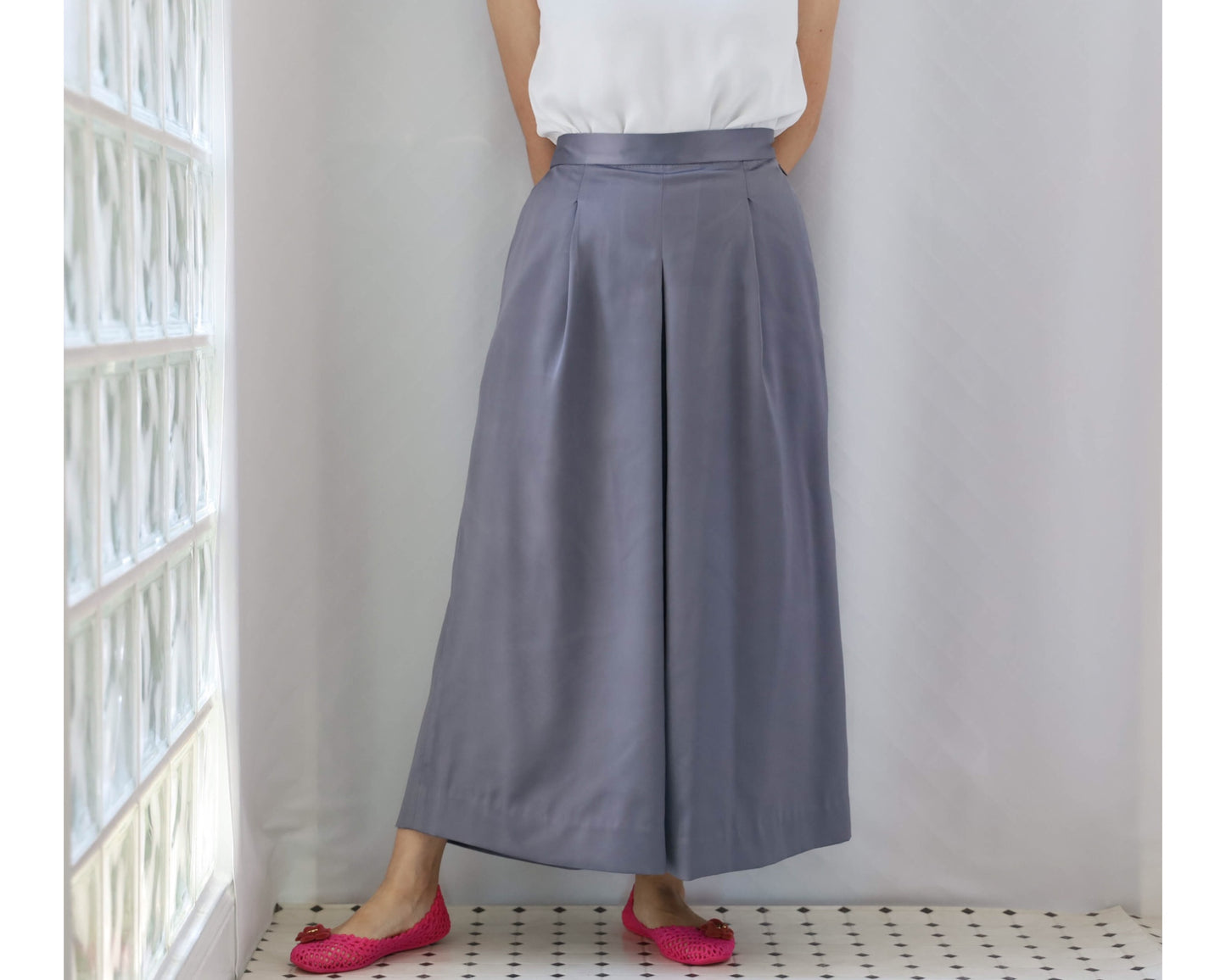 <P09G> SATIN GAUCHO GRAY