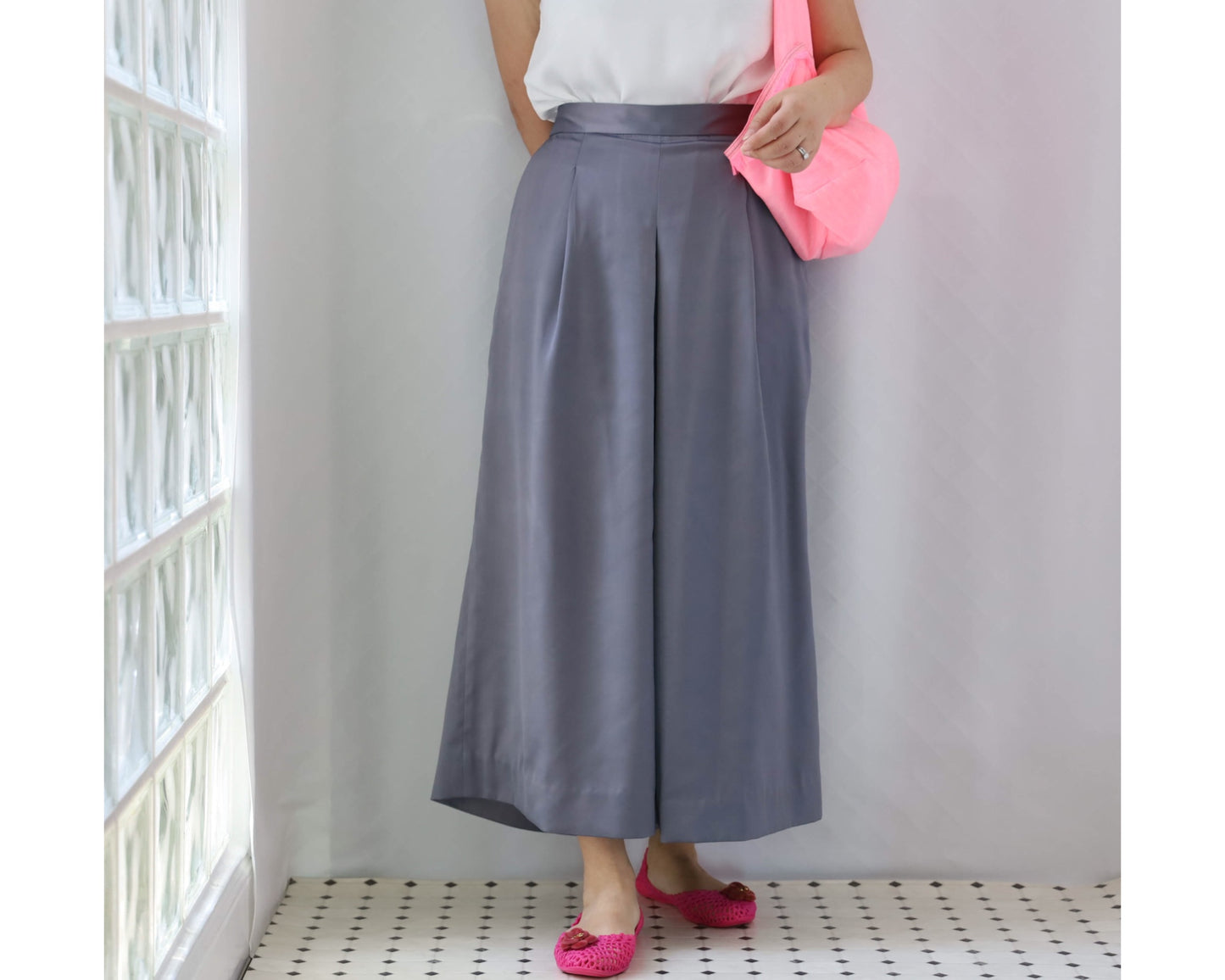 <P09G> SATIN GAUCHO GRAY