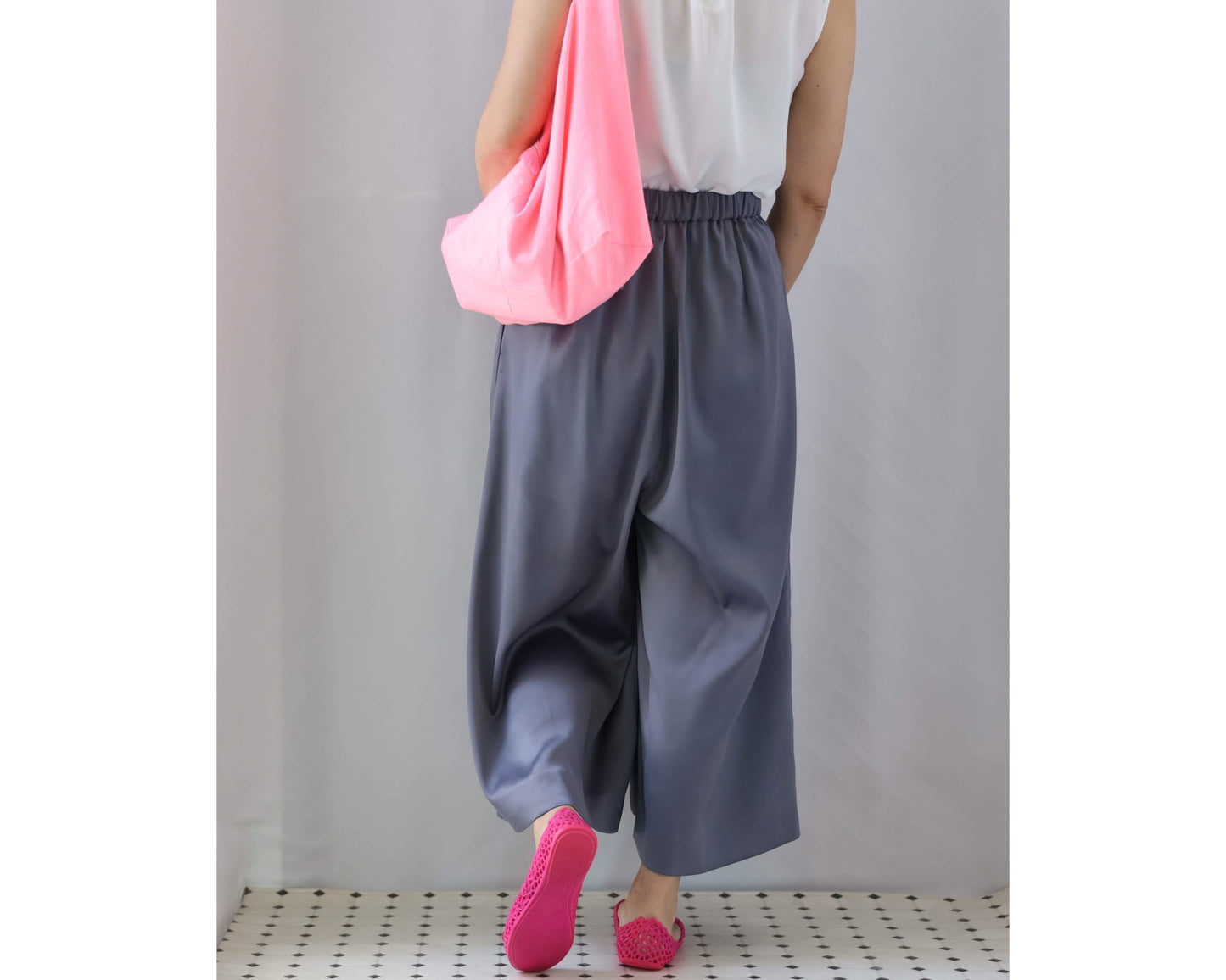<P09G> SATIN GAUCHO GRAY