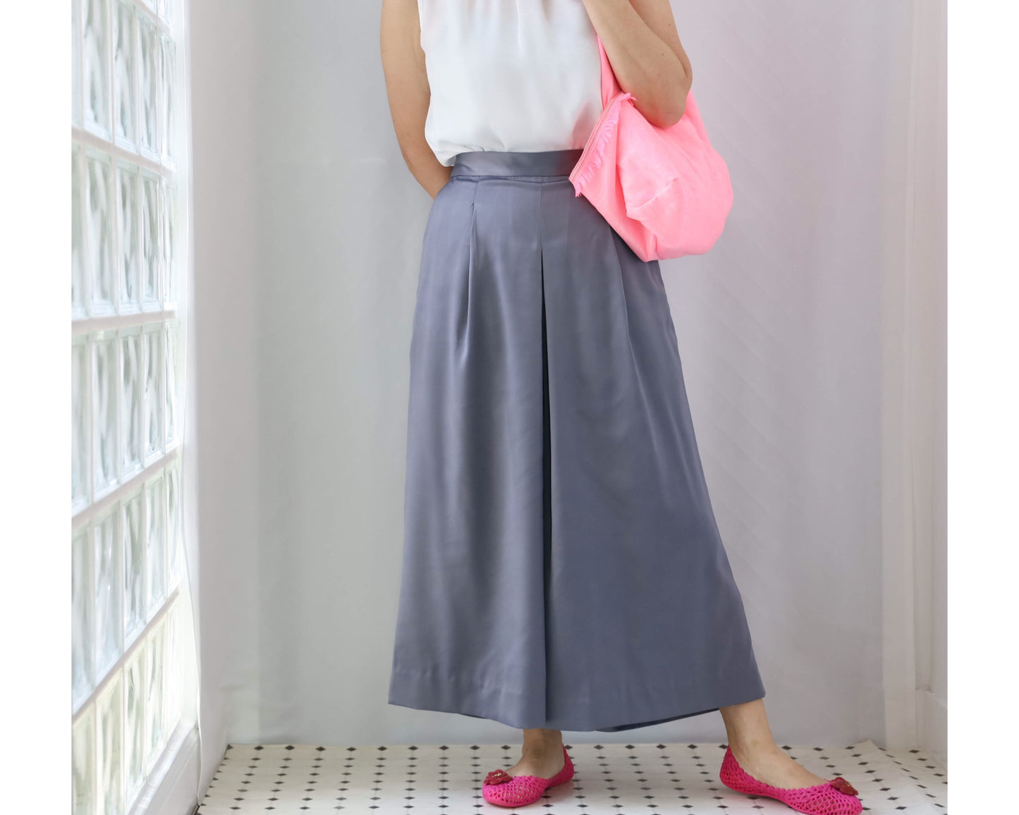 <P09G> SATIN GAUCHO GRAY