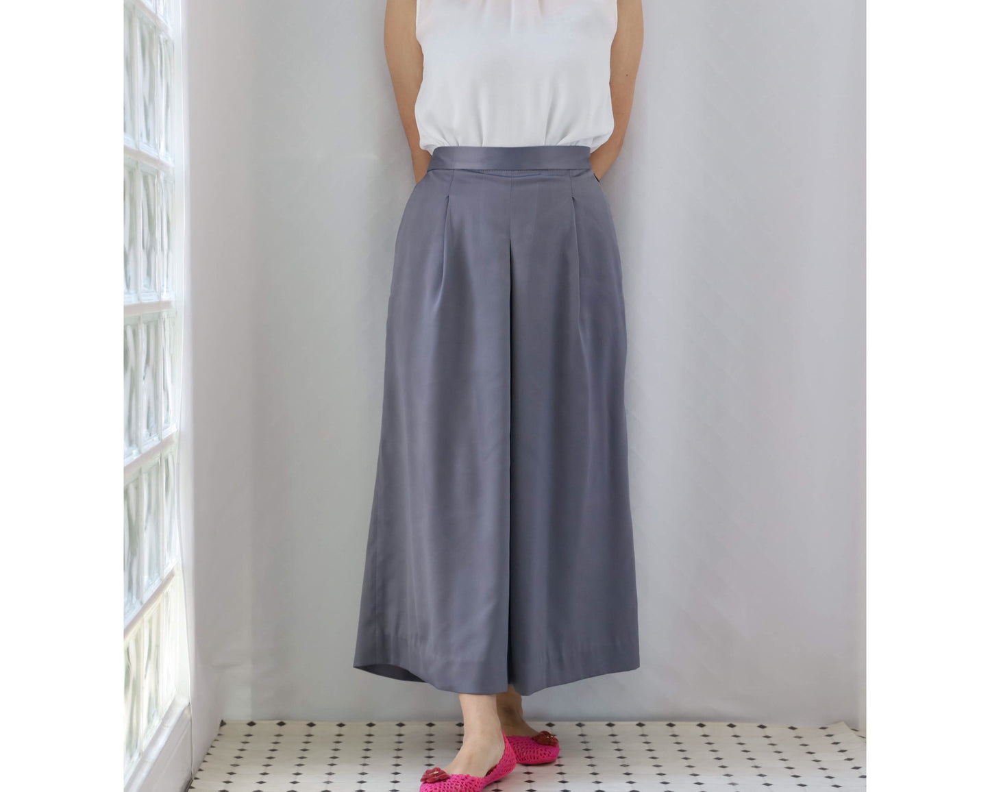 <P09G> SATIN GAUCHO GRAY