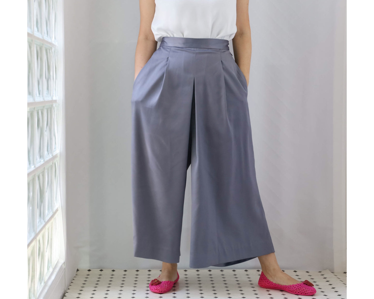 <P09G> SATIN GAUCHO GRAY